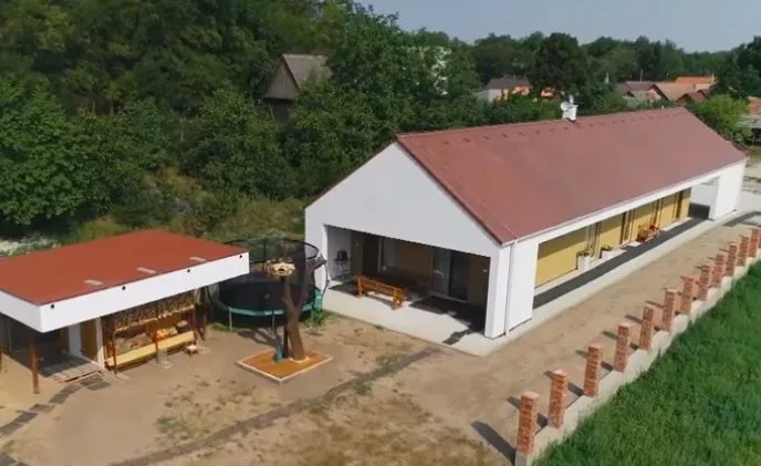 Nová forma moderného bývania: Drevodom postavený len z prírodných materiálov!