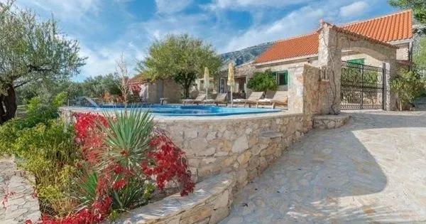Luxusná kamenná vila na ostrove Brač ponúka dovolenku na celý život!