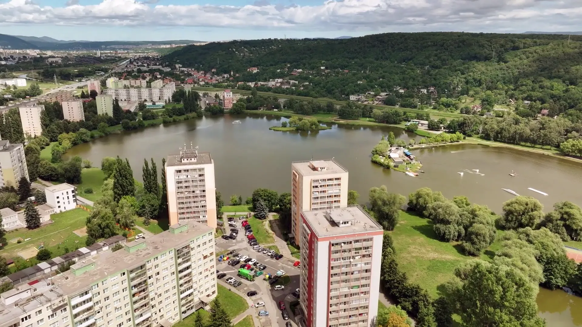 Slovenský realitný trh v roku 2025: Prečo ceny bytov rástli aj napriek drahým hypotékam?