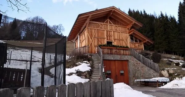Rarita na chalupe u známeho Taliana: Kone sa u neho majú lepšie než ľudia!