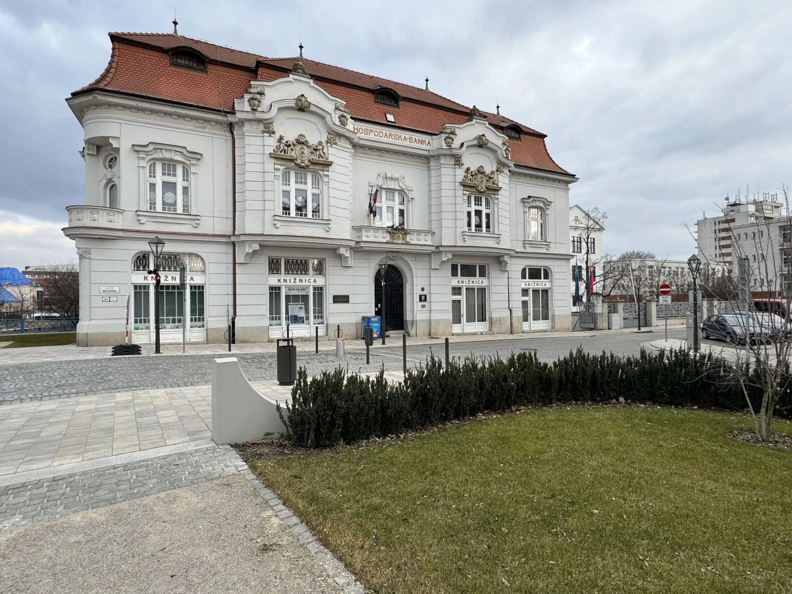 Knižnica v Trnave