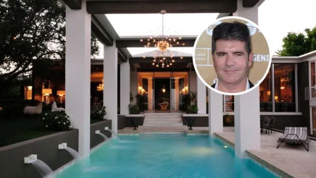 Drsný porotca X-Factoru Simon Cowell sa zbavuje domov v Kalifornii, aj keď so stratou