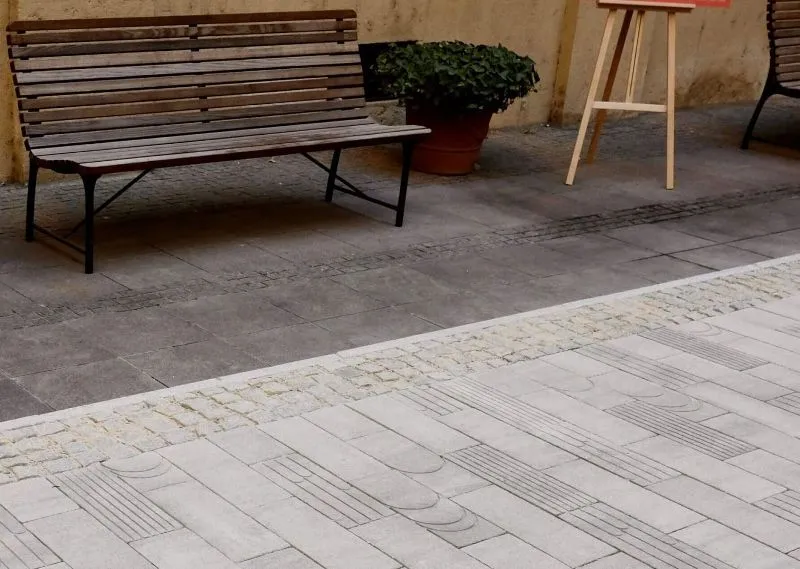 Bratislavská dlažba sa dostane aj na súkromné pozemky