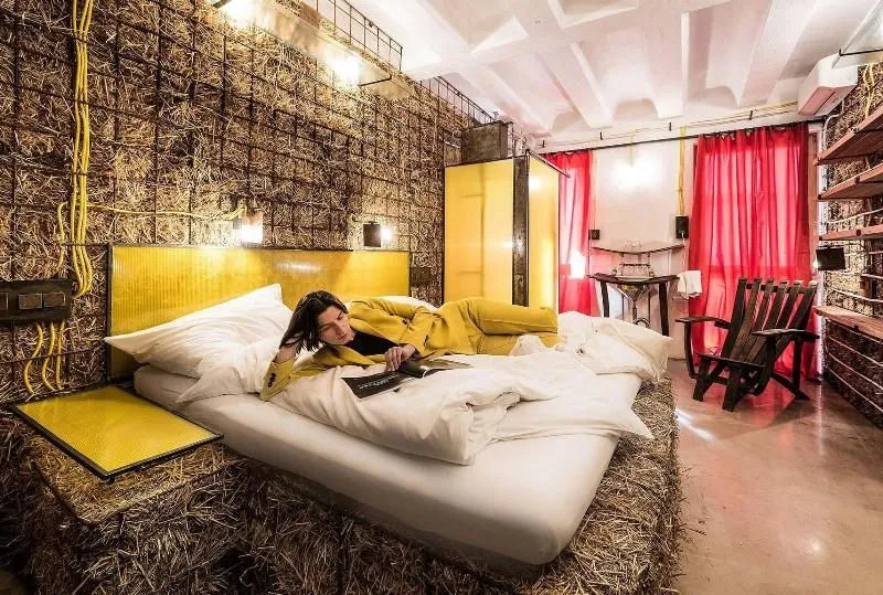 Vo Viedni dokončili nezvyčajný slamený hotel