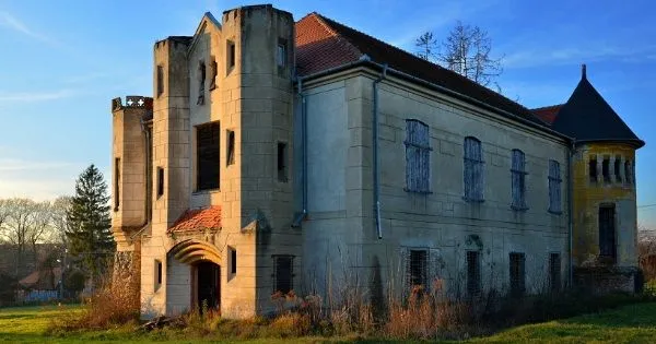 Historický kaštieľ z Kolty volá o pomoc a čaká na druhé dejstvo svojho príbehu. Kúpite ho?