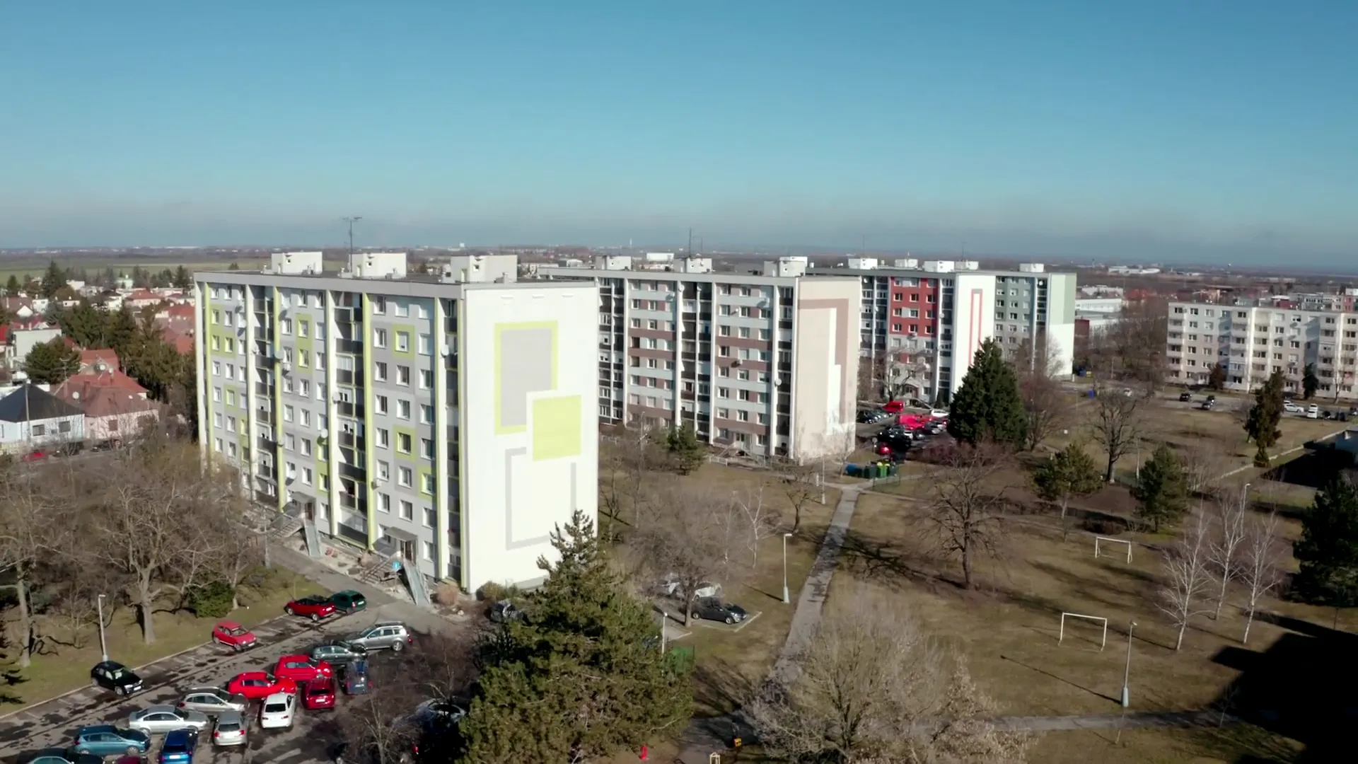 Dopyt tlačí na ceny v krajských mestách, Bratislava stagnuje