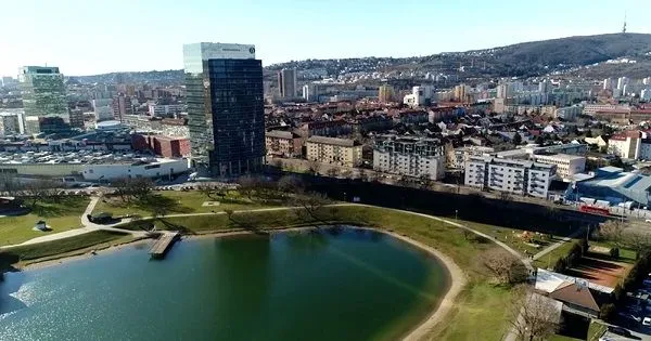 Z králikárne do luxusu: Tanečník hľadá dvojizbový byt v bratislavskom Novom Meste!