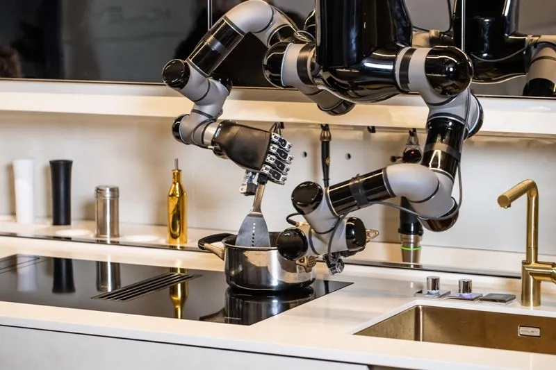 Do domácností mieria prvé autonómne robotické kuchyne