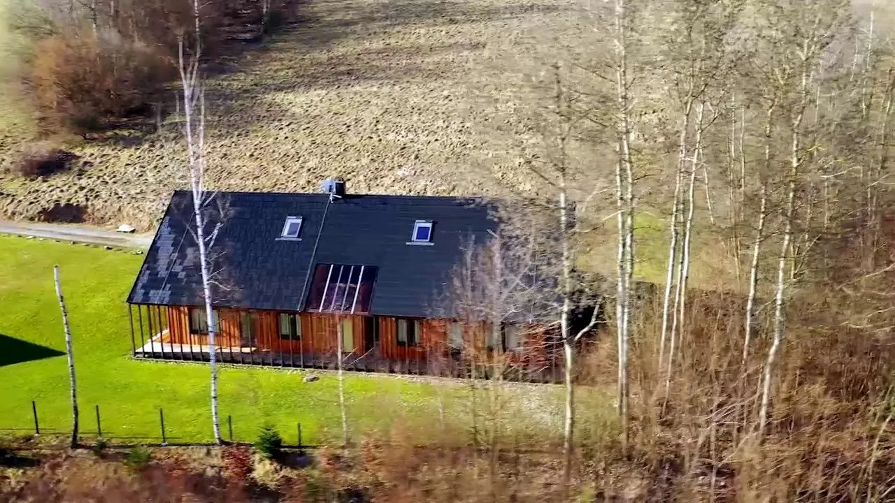 Rušný život vo veľkomeste vymenili za dom na samote: Aha, v akom lone prírody bývajú!