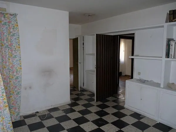 Rekonštrukcia premenila starý španielsky dom na moderné bývanie pre mladú rodinu. Vydarené!