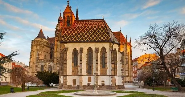 Bývanie v metropole východu: Nájde trojčlenná rodina svoj vysnívaný domov?
