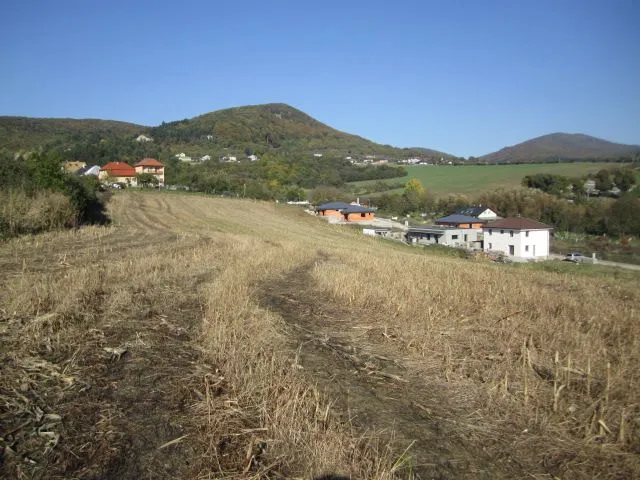 Pozemok pre rodinné domy pod Bielymi Karpatami pri Trenčíne