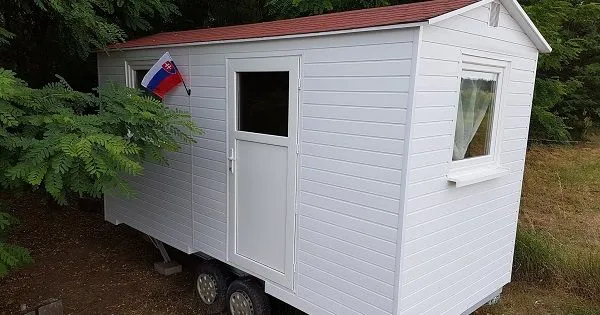 Túto útulnú mini chalúpku postavili za 4 dni