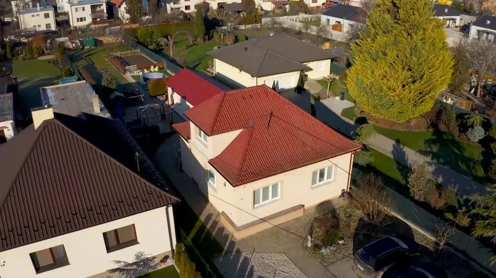 Snívame o veľkom dome s veľkým pozemkom blízko Bratislavy
