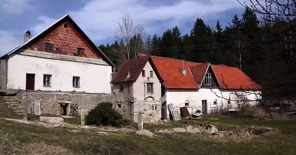 Wau! Zrúcaninu z 18. storočia zachránil, prerobil a… Z tej krásy budete nadšení!