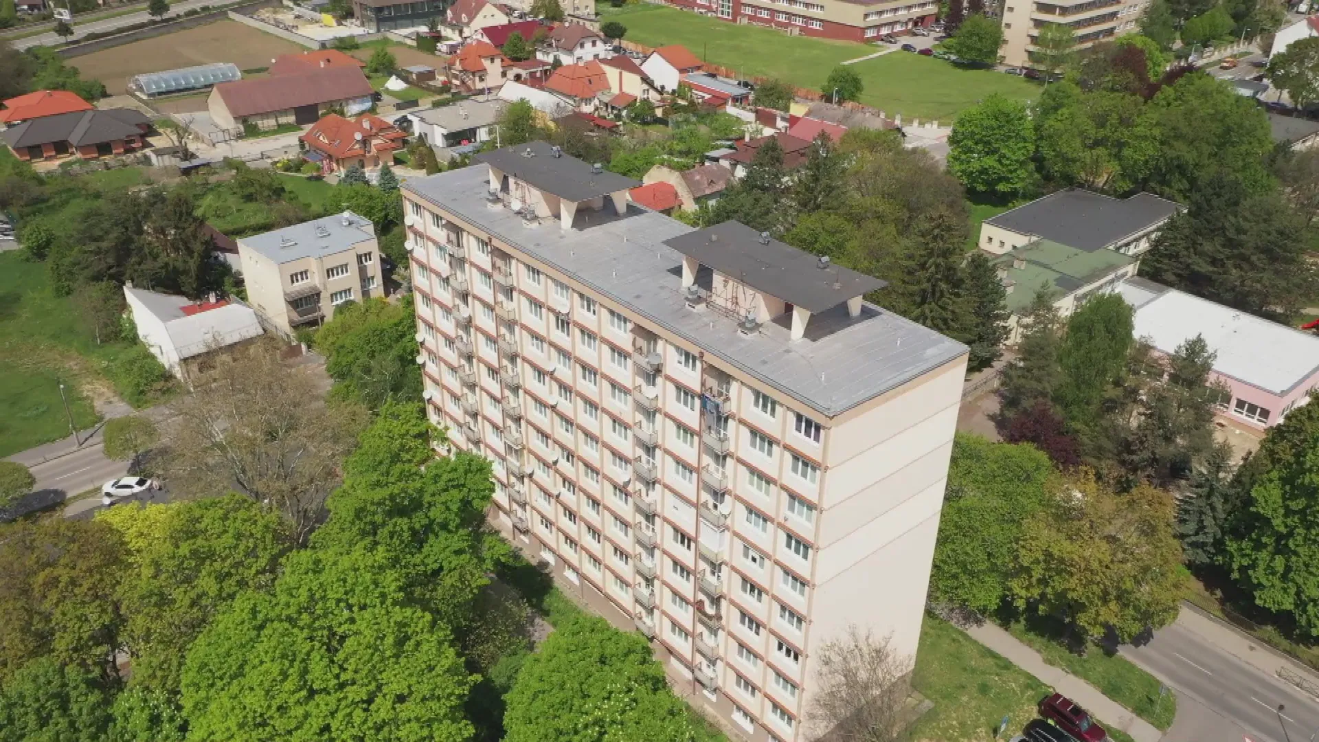 Ceny bytov klesajú už 12 mesiacov, vrátili sa na úroveň roku 2021