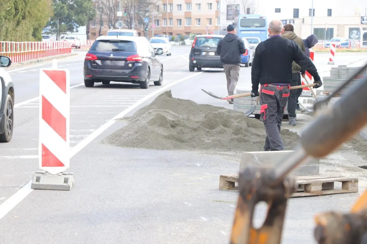 Oprava chodníkov v Dubnici nad Váhom
