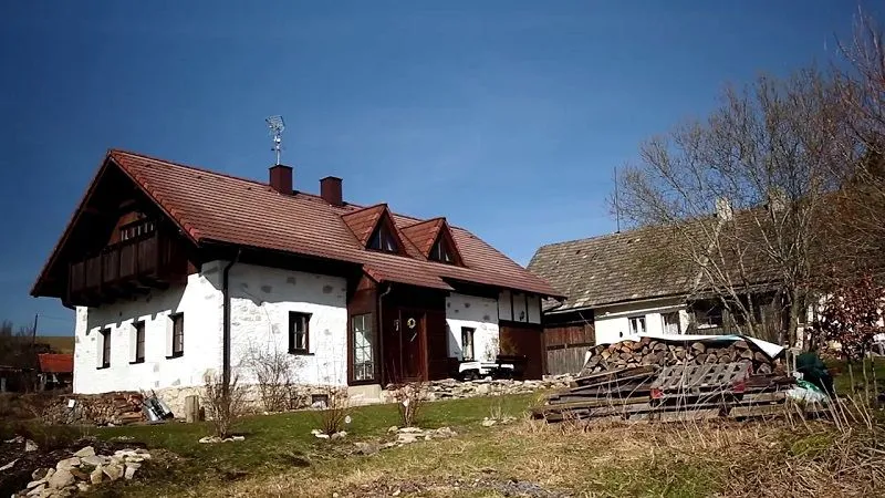 Neuveríte vlastným očiam: Zanedbanú ruinu manželia zrekonštruovali na nepoznanie!