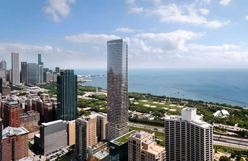 V Chicagu dokončujú mrakodrap s viac ako 700 bytmi