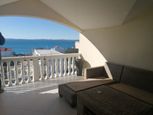 Na prodej dům se 3 apartmány a výhledem na moře, Petrcane, Chorvatsko