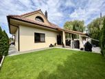 Veľmi pekný dvojpodlažný 5i rodinný dom s terasou a záhradkou na predaj v Senci
