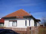 Podhájska/Vlkas/- Rodinný dom chalupa na predaj s pozekom 1500 m2 v okrajovej časti obce