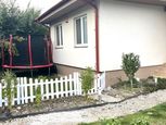 PREDAJ - 4 izbový bungalov na peknom veľkom pozemku - Miloslavov