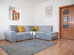 Na prenájom slnečný, 2-izbový byt na Farského ulici v Petržalke