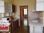 Ponúkame Vám na predaj veľký 3 izbový byt v pôvodnom stave v Trenčíne - sídlisko Juh