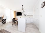 MIKELSSEN - Na predaj štýlový 3 izbový strešný byt s veľkou terasou v projekte Slnečnice