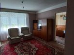 3432- Na predaj 2 izbový čiastočne obnovený tehlový byt v Komárne