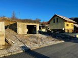 PREDAJ - Stavebný pozemok s betónovou platňou o výmere 761 m2 obec Jalovec okres PRIEVIDZA