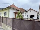 Predaj - RD s 2 byt. jednotkami a priestrannou garážou vhodnou na podnikanie, Bratislava -Vrakuňa