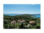 Predáme luxusnú modernú novostavbu rodinnej vily s bazénom na ostrove oproti Zadaru v CHorvátsku