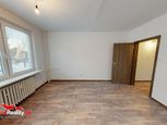 Na predaj rozmerný, kompletne zrekonštruovaný 2 izbový byt v Dubnici nad Váhom, Pod kaštieľom.