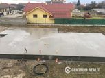Stavebný pozemok s projektom a základovou doskou, 828 m2, Hviezdoslavov