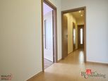 Predaj, veľkometrážny 3-izbový byt po rekonštrukcii s balkónom v meste Poprad
