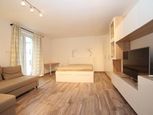 1-izbový priestranný kompl. zariadený byt v uzavretom areáli pri Bratislavskom HRADE
