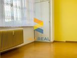 JKV REAL | Ponúkame na predaj 4i byt na Morovnianskej ceste v Handlovej.