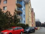 Priestranný, pekný 3i byt v Prievoze medzi RD, novší dom (cena je vrátane energií)