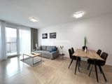 Priestranný klimatizovaný 2i byt v novostavbe s lodžiou a parkovaním na prenájom v Ružinove
