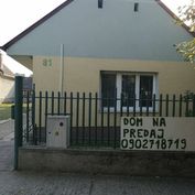 Celoročne obývateľný starší domček v centre obce Vojka nad Dunajom