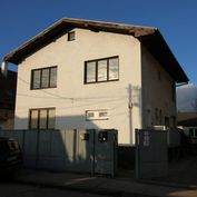 Na predaj rodinný dom vo Vrakuni skolaudovaný ako NP - ubytovňa