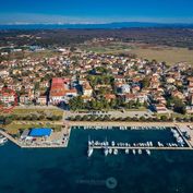 ESTATE INVEST - Na predaj apartmánová vila pri mori - prístav, Chorvátsko – Umag