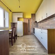 Na predaj 3-izbový byt s balkónom na Vajanského ulici v Nových Zámkoch