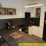RK EXPRES - na predaj veľmi pekný, 4 izbový byt v Handlovej, komplet kvalitná rekonštrukcia, 84 m2