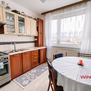 Ponúkame Vám na predaj slnečný a zároveň priestranný 3 izbový byt na Varšavskej ulici v Košiciach.
