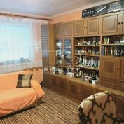 ÚPLNÁ REKONŠTRUKCIA: Na predaj vkusný čistý 3 izbový byt v tichej lokalite priamo v Leviciach,78,57