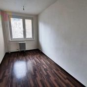 Znížená cena! Predaj 2-izbový, kompletne zrekonštruovaný byt + loggia, Bazovská ulica, Trenčín