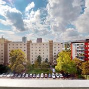 TOP CENA: Veľký slnečný 2,5 izbový byt na ulici Čsl. Parašutistov, BA3 na predaj
